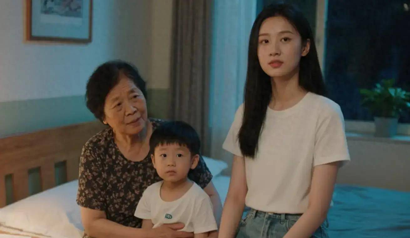 高考前夜我妈带外孙来住，妻子察觉不对劲后，给儿子花6000订酒店