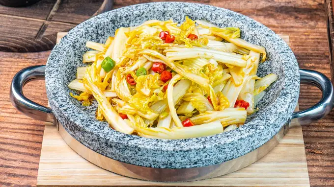 石锅菜品在餐饮中的应用与选型要点分析