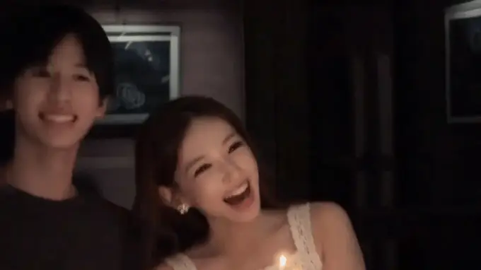 程潇与童星林子烨提前庆祝生日 晒美照手捧蛋糕心情好