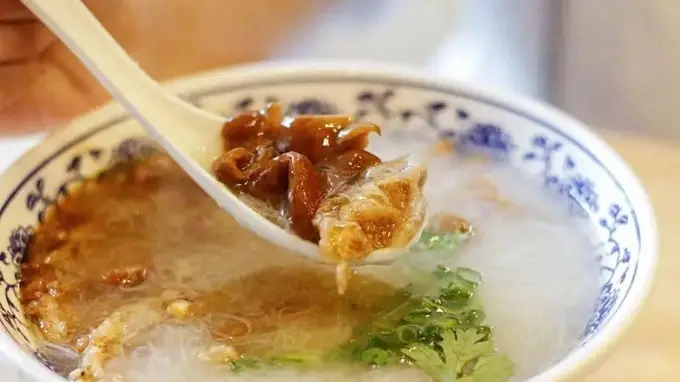 厦门特色小吃面线糊，爽滑清甜，汤鲜味美