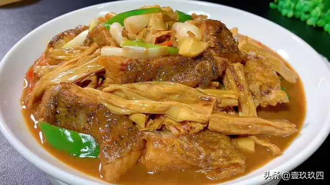 蛋白质是牛奶13倍！3道腐竹家常菜，比肉便宜比肉香，夏天多吃
