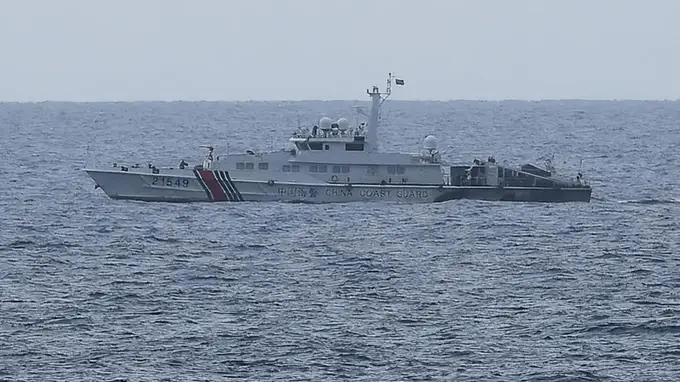 中方多艘军舰出海，美军已经介入，钓鱼岛争端升级，日本海下扩军