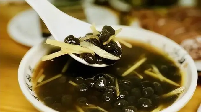 一碗“有味道”的乡愁：解密海南小吃鸡屎藤粑仔