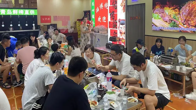 淄博烧烤多人聚餐适合选择什么样的门店