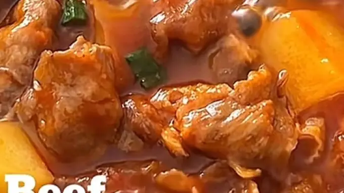 土豆肥牛煲酸甜浓郁，能炫三碗米饭