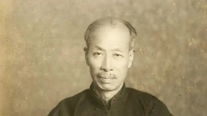 他是臭名昭著的汉奸，挥笔4个大字流传百年，如今大街上随处可见