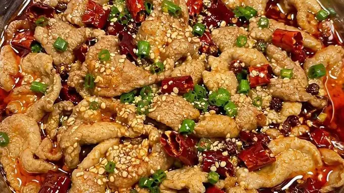 在家复刻川菜经典:嫩滑入味的家常水煮肉片