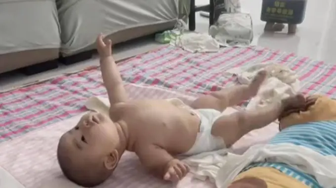 “孩子抽搐竟被当练铁头功” 戳醒低认知家长：别把病理信号错当天赋