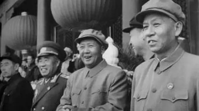 1955年刘少奇找到陈毅，让他把元帅军衔让给粟裕，陈毅什么反应？