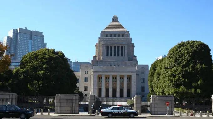 高市早苗对华改口删改涉台28字表述，日本换将仍难改扩军备武核心逻辑