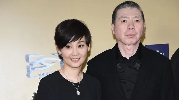冯小刚心机藏不住了！徐朵全新身份对外曝光，这才是他的真实打算