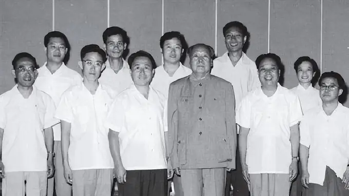 69年厨师失误做了道苦瓜炒鸡丁，毛主席笑问：这是新发明吗？