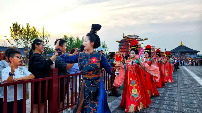 好评中国丨有流量更有“留量” 体验升级激活暑期文旅新消费