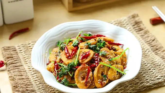 饭店不外传的干锅面筋做法，和家里做法不一样，怪不得这么好吃！