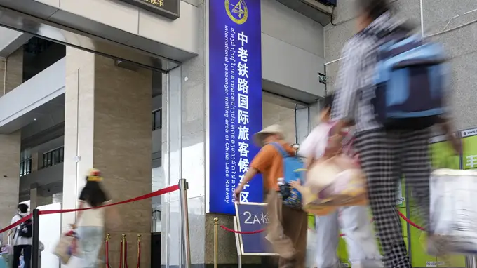 中老铁路助力暑期跨境游升温