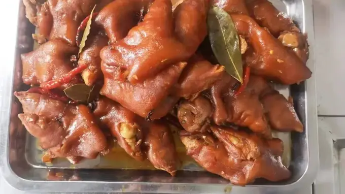 红卤水配方揭秘：麻辣红亮卤猪手