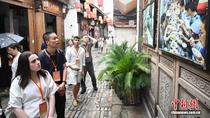 浙江金华:海外华文媒体代表沉浸式体验传统非遗魅力