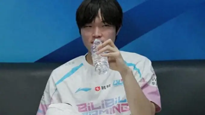 BLG新上单文波登场,Bin状态低迷引争议