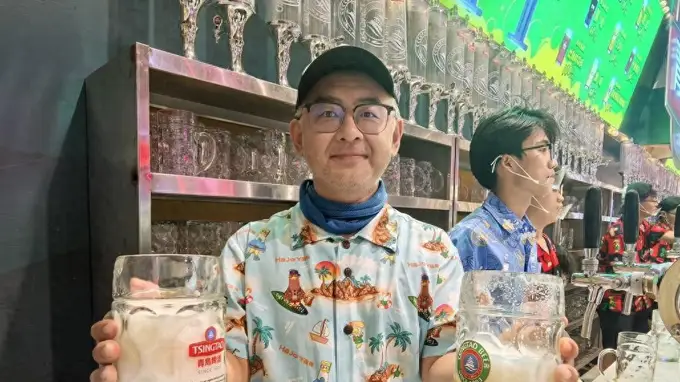 15年坚守，8-15℃的承诺！青岛啤酒大篷酒台主管郭瑨讲述他与一杯鲜爽啤酒的故事