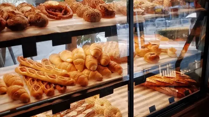 甜品也玩预制化？主流咖啡店、烘焙店的热门款竟都出自冷链