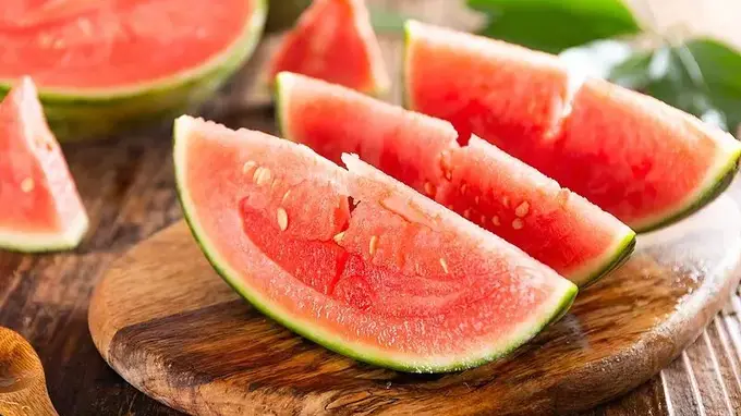 隔夜西瓜一口8400细菌？别慌 夏日隔夜食物安全指南来了