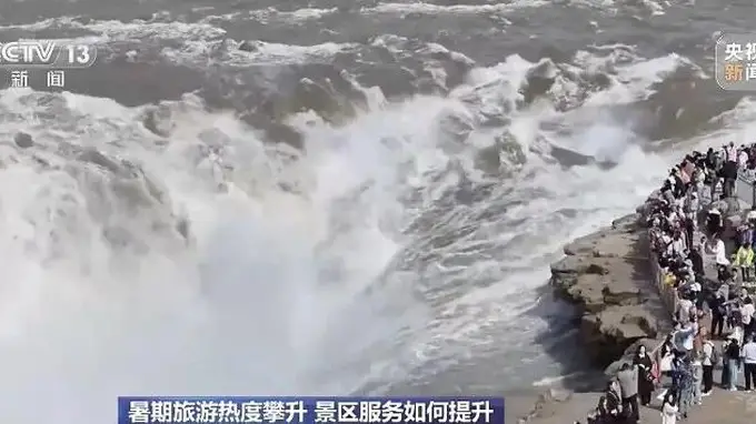暑期出游热潮中 多地景区推出不限次入园通票及免票等新政