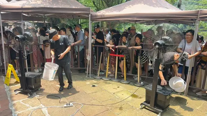 青城山索道暑期排队“暴晒”问题官方回应：全面升级降温硬件 设避暑专区保障游客