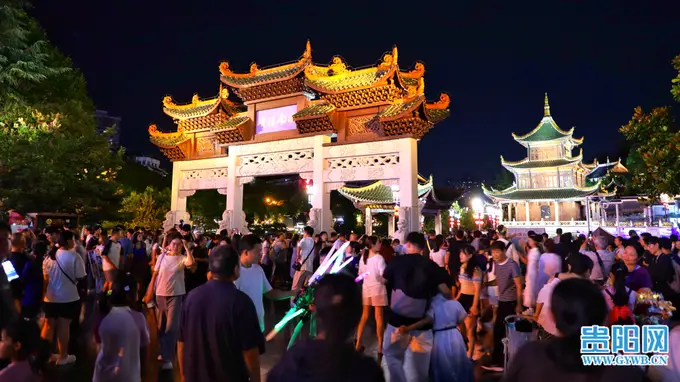 避暑之都点亮避暑经济｜前七月贵阳夜间消费逼近500亿元