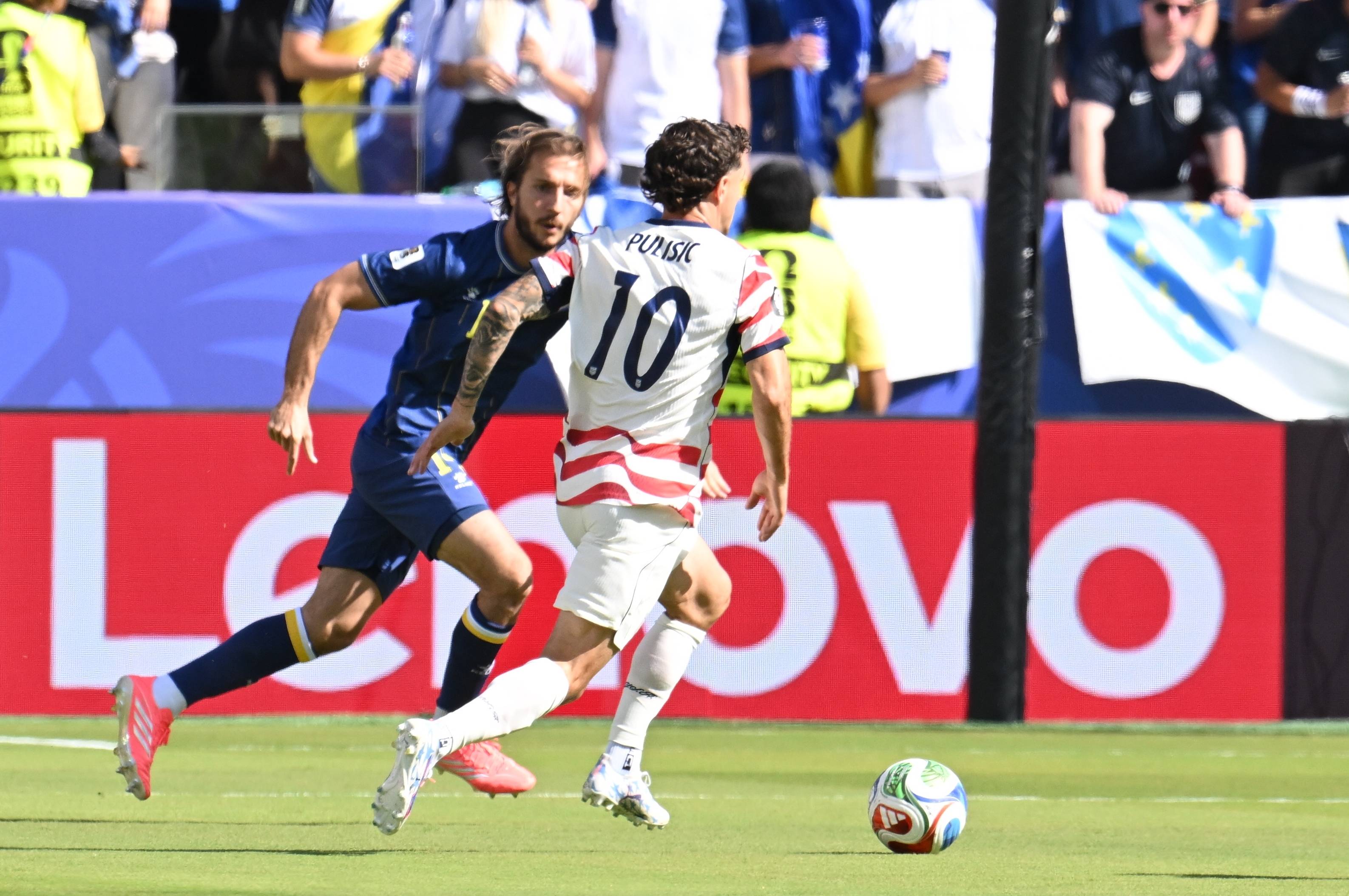 世界杯-巴洛贡破门+直红蒂尔曼建功 十人美国2-0波黑将战比利时