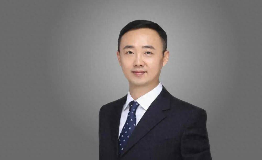 一个月涨超25%，“死守”白酒的刘彦春偷偷换仓了？