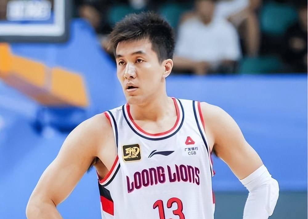 小十岁！CBA郭艾伦新恋情曝光！女方23岁，颜值出众，堪称篮球网红