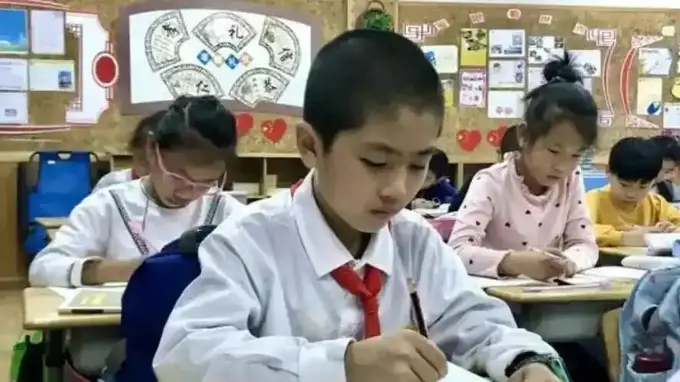 中小学迎来“弹性放学”,离校时间更灵活了,家长直呼:终于等到了