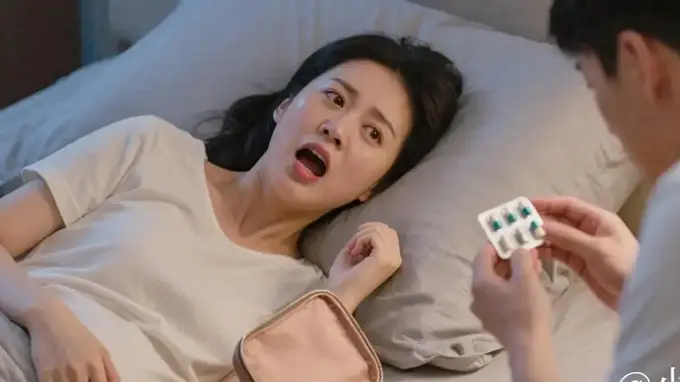 发现妻子化妆包里有避孕药,我偷换成营养片,没多久她测出怀孕