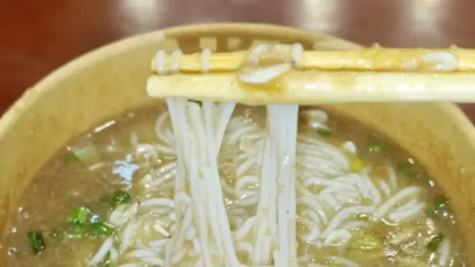 细粉吸饱江河鲜醇,配油条同吃解锁极致早餐风味