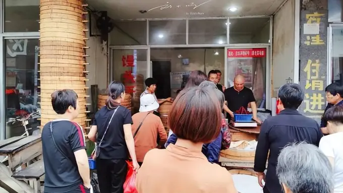 原创浙江省这个城市的南方人,竟然顿顿离不开馒头,北方游客都看懵了