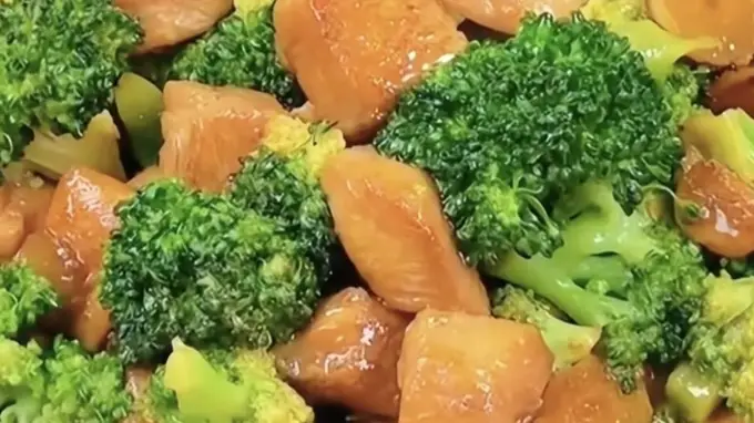 西兰花鸡胸肉:低脂高蛋白家常菜!