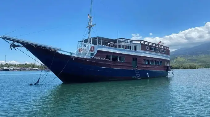 印尼游轮沉没 中国游客亲历惊魂救生筏漂流获救