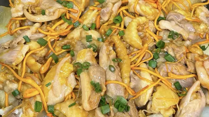 冬瓜桑拿鸡无水焖煮 肉质鲜嫩汤汁浓郁