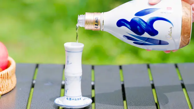 汾酒核心技艺揭秘 坚守人工看花摘酒的真担当