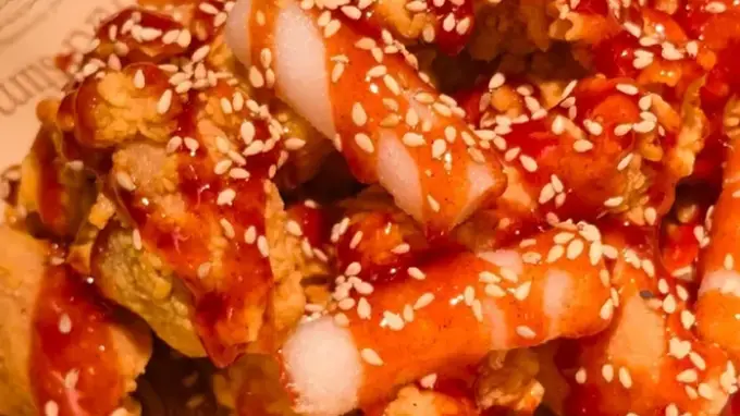 甜辣交织家常小食 炸鸡年糕打造日常美味