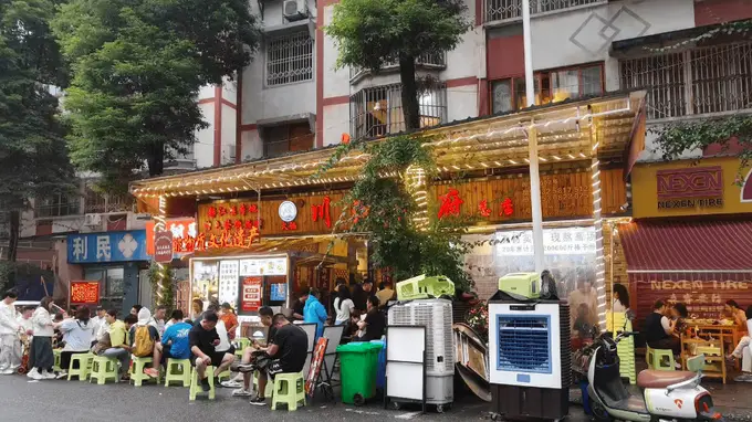 都江堰家庭聚餐优选 川江渔府鱼蛙火锅吃着踏实不踩坑