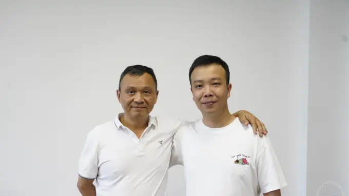搭载“李要得”进藏的“黄色法拉利”运抵重庆，两位的哥感慨“这趟能吹一辈子”