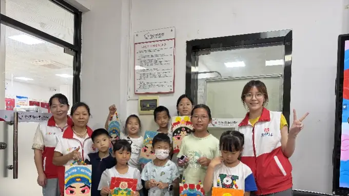 巧手绘脸谱 童心赏国粹,李松蓢社区开展少年非遗手作课堂