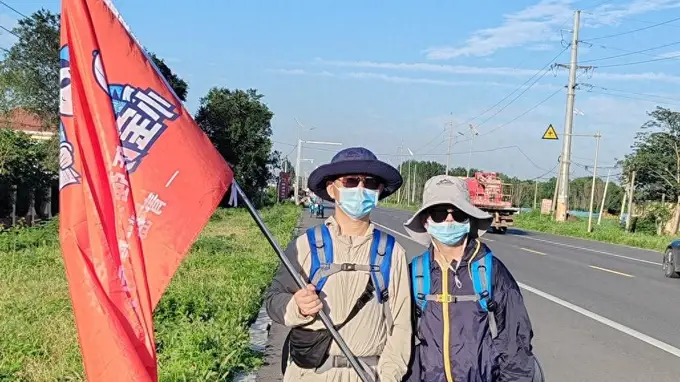 青岛故事丨步履丈量千里山河!青岛父子计划40天徒步赴西安