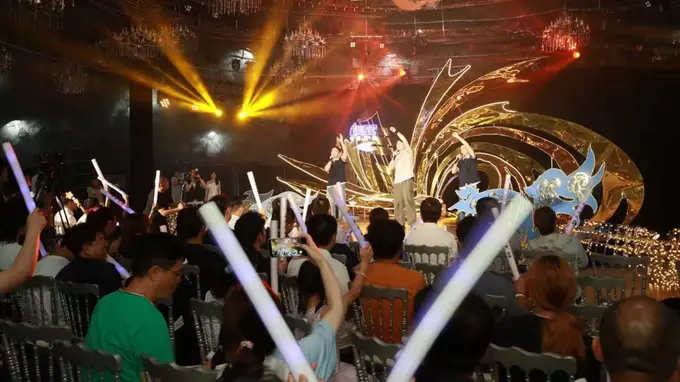 海风当伴奏，非遗当背景，这场渔村音乐会“科里科气”又“土里土气”