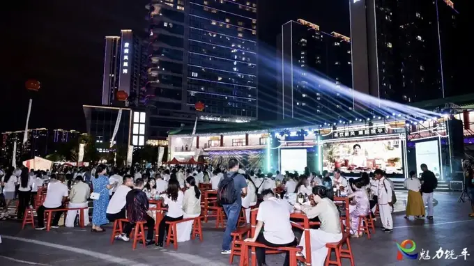 凤江之夜:工夫茶叙上演潮汕非遗盛宴,新茶饮大会嘉宾沉浸式体验山海文化