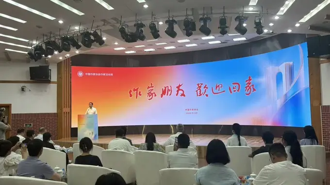 文学之光：38位写作者共赴“回家”之约，照亮创作初心