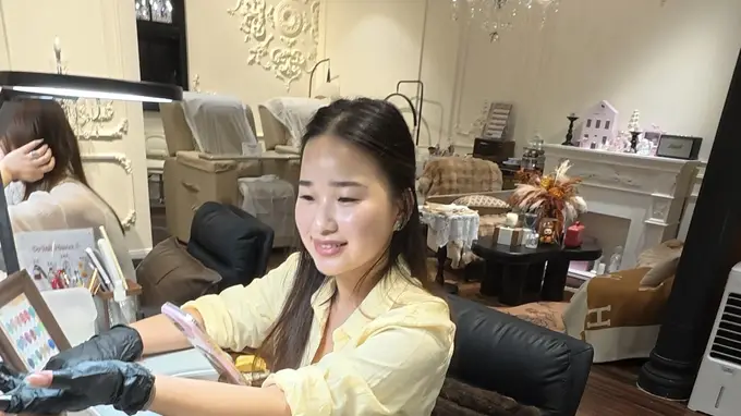 外国游客短途游也必打卡上海美甲
