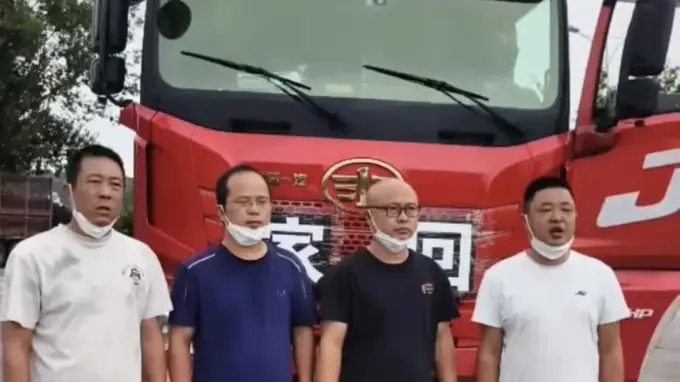 追风镖局集结跨1100公里车队 护送34岁离世货车司机车辆返乡