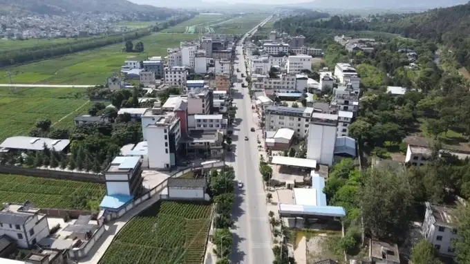 洱源下山口25℃夏日游 泡汤溜娃喝冰饮解锁清凉安逸